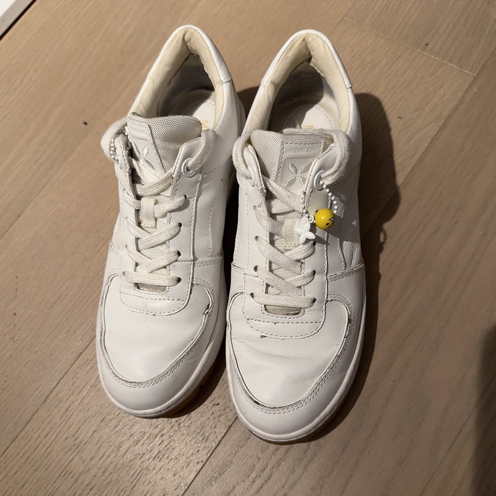 Michael kors women white sneaker - Picture 2 of 4
